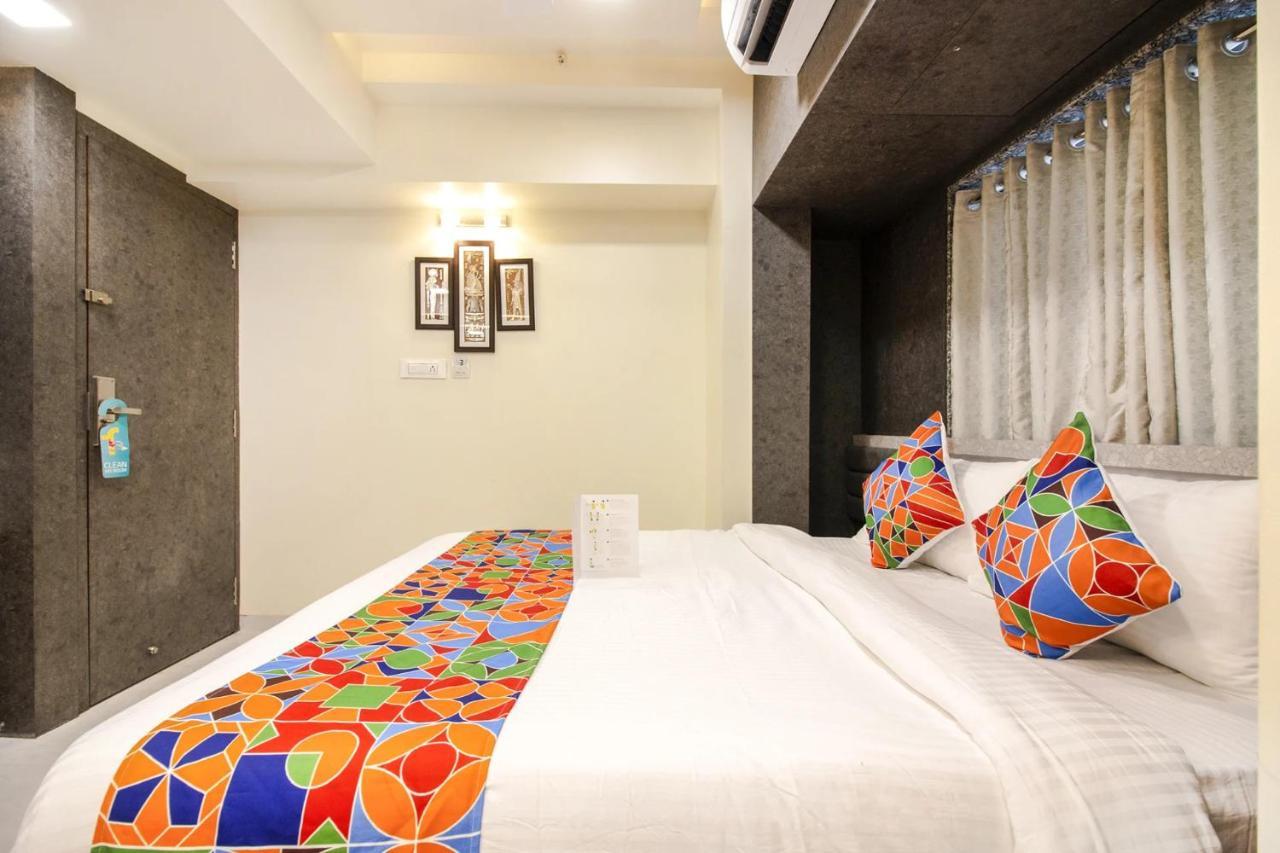 Hotel Radana Vashi Navimumbai Наві-Мумбаї Екстер'єр фото