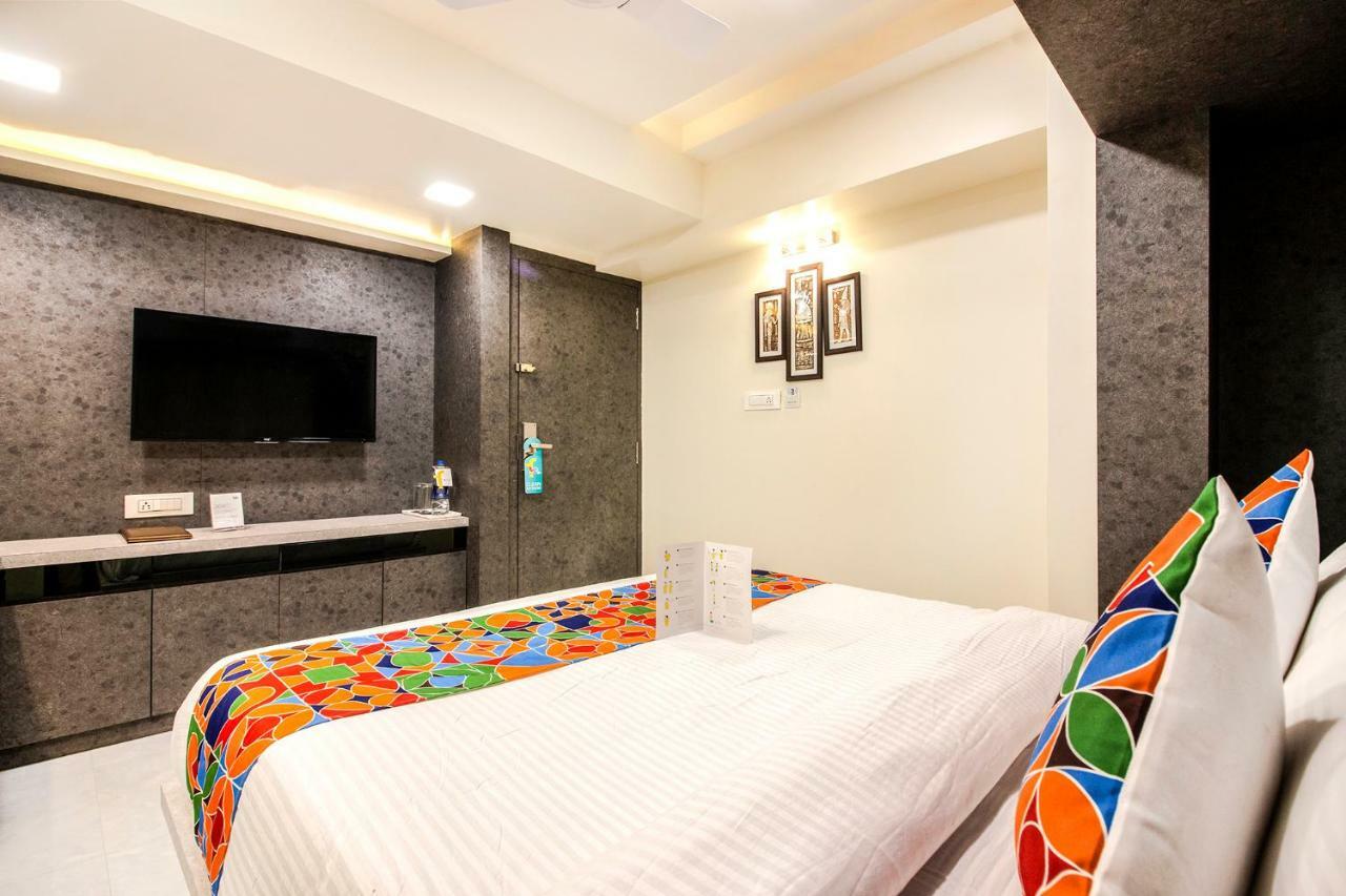 Hotel Radana Vashi Navimumbai Наві-Мумбаї Екстер'єр фото